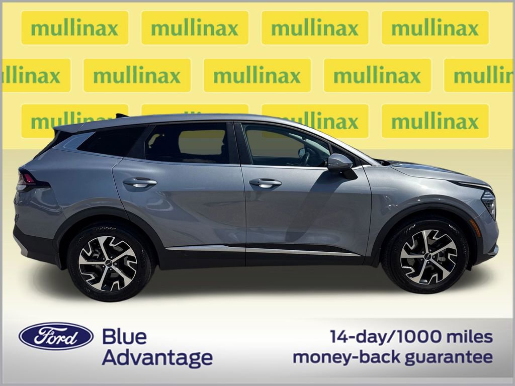 Used 2025 Kia Sportage EX FWD image 2