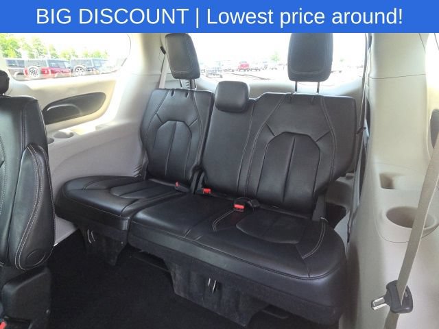 Used 2023 Chrysler Pacifica Touring-L FWD image 18