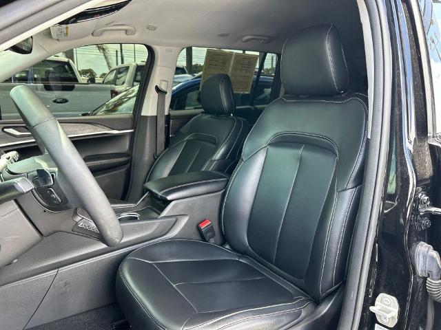 Used 2024 Jeep Grand Cherokee L Limited w/ Black Appearance Package RWD image 20