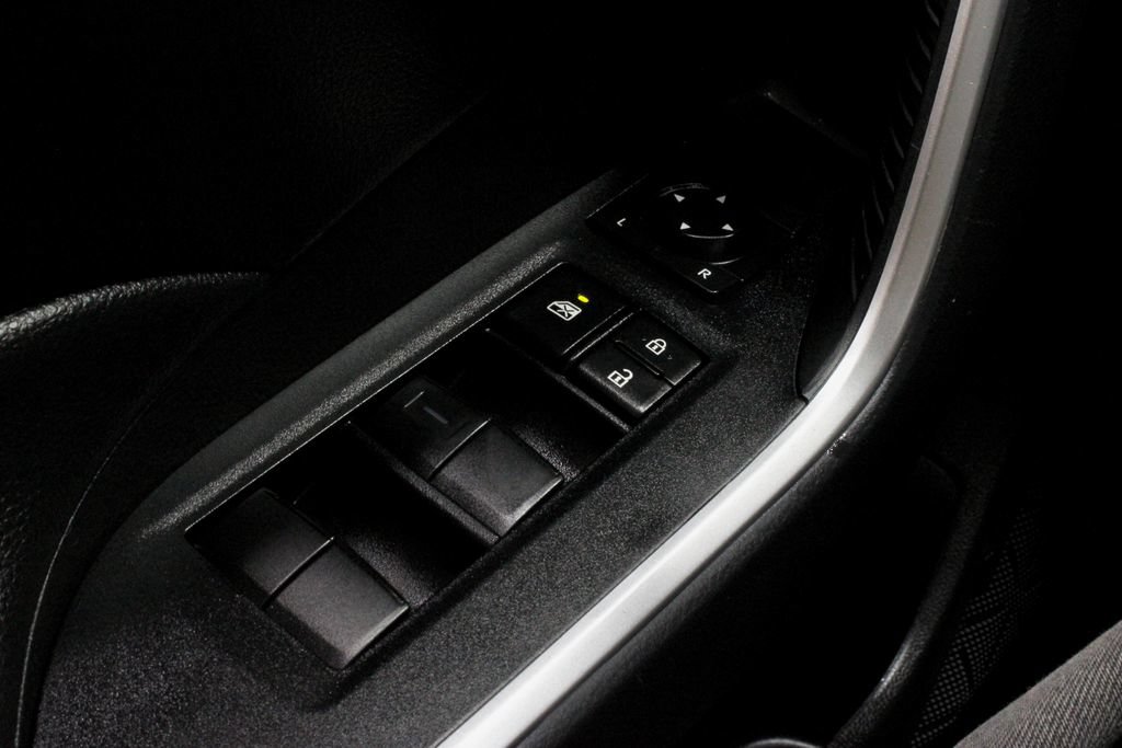 Used 2025 Toyota RAV4 LE AWD/4WD image 26