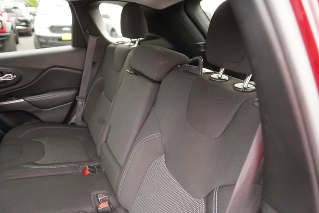 Used 2020 Jeep Cherokee Latitude FWD image 13