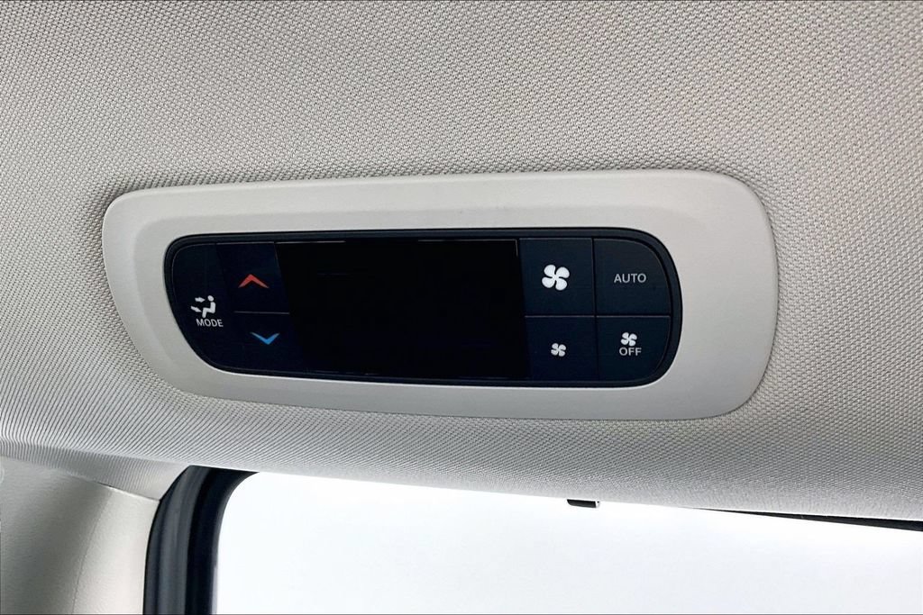 Used 2023 Chrysler Pacifica Touring-L FWD image 34