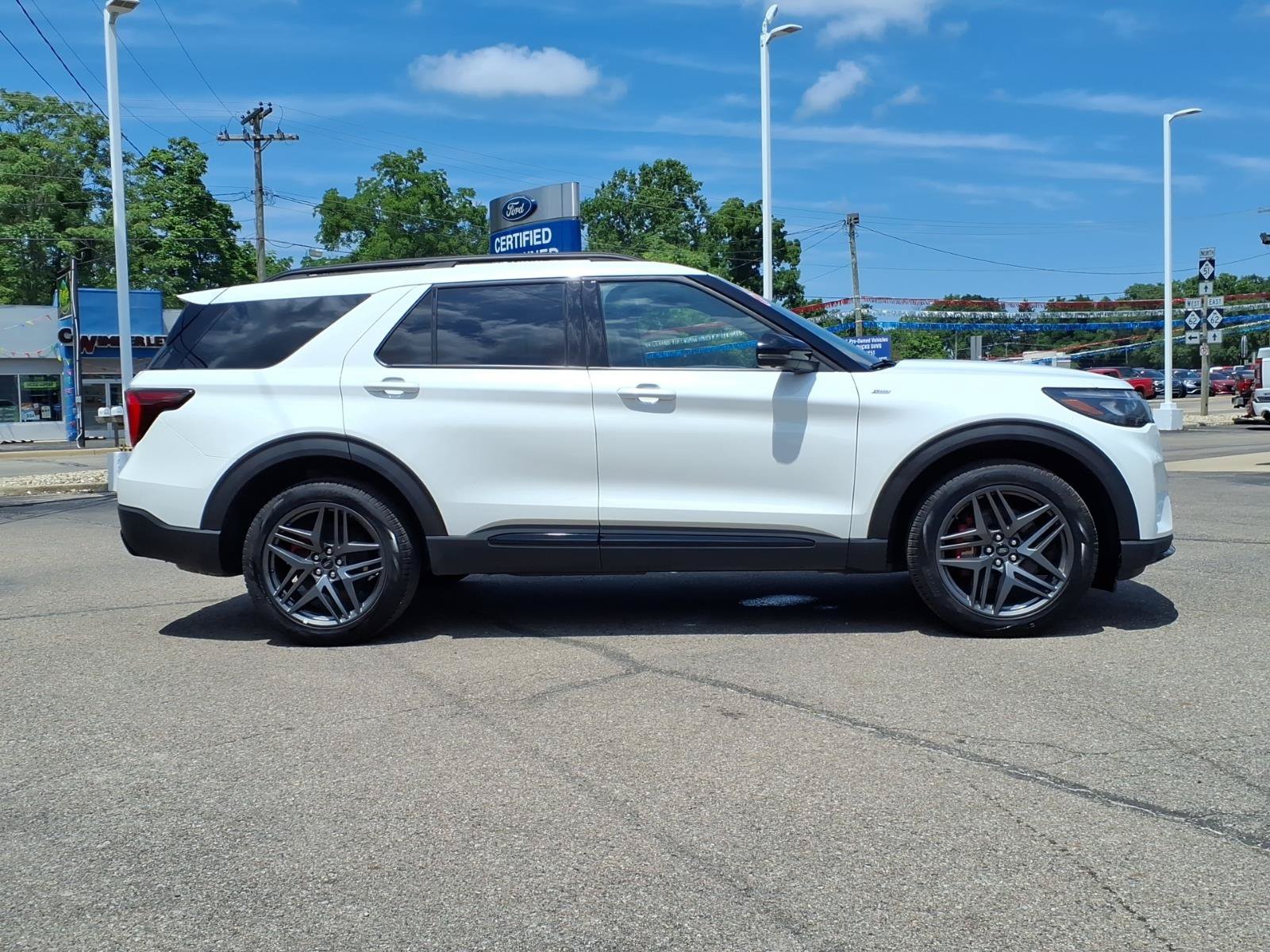 Certified 2025 Ford Explorer ST-Line w/ ST-Line Street Pack AWD/4WD image 18