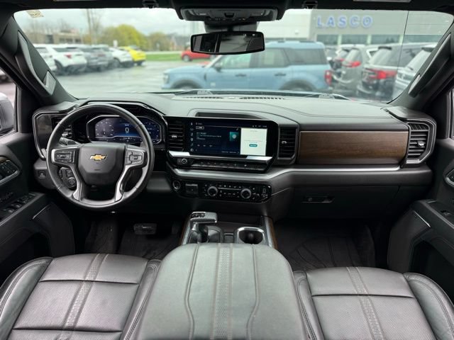 Used 2025 Chevrolet Silverado 1500 High Country AWD/4WD image 2