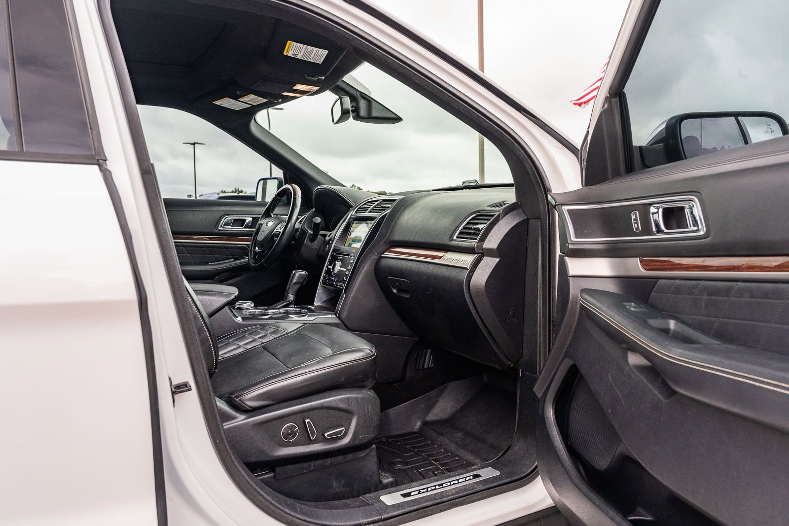 Certified 2018 Ford Explorer Platinum AWD/4WD image 12