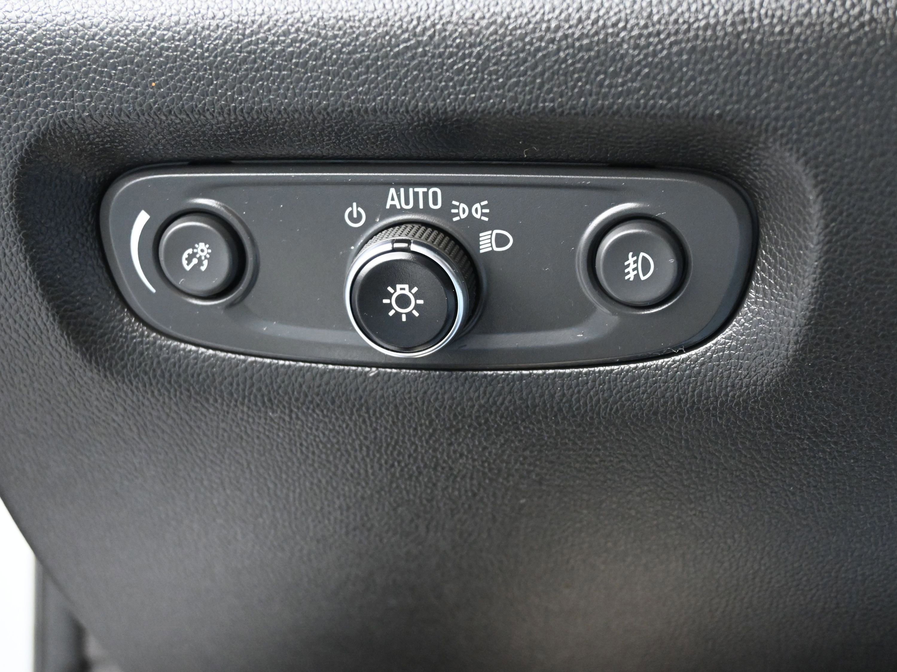 Used 2021 Chevrolet Traverse LT image 40