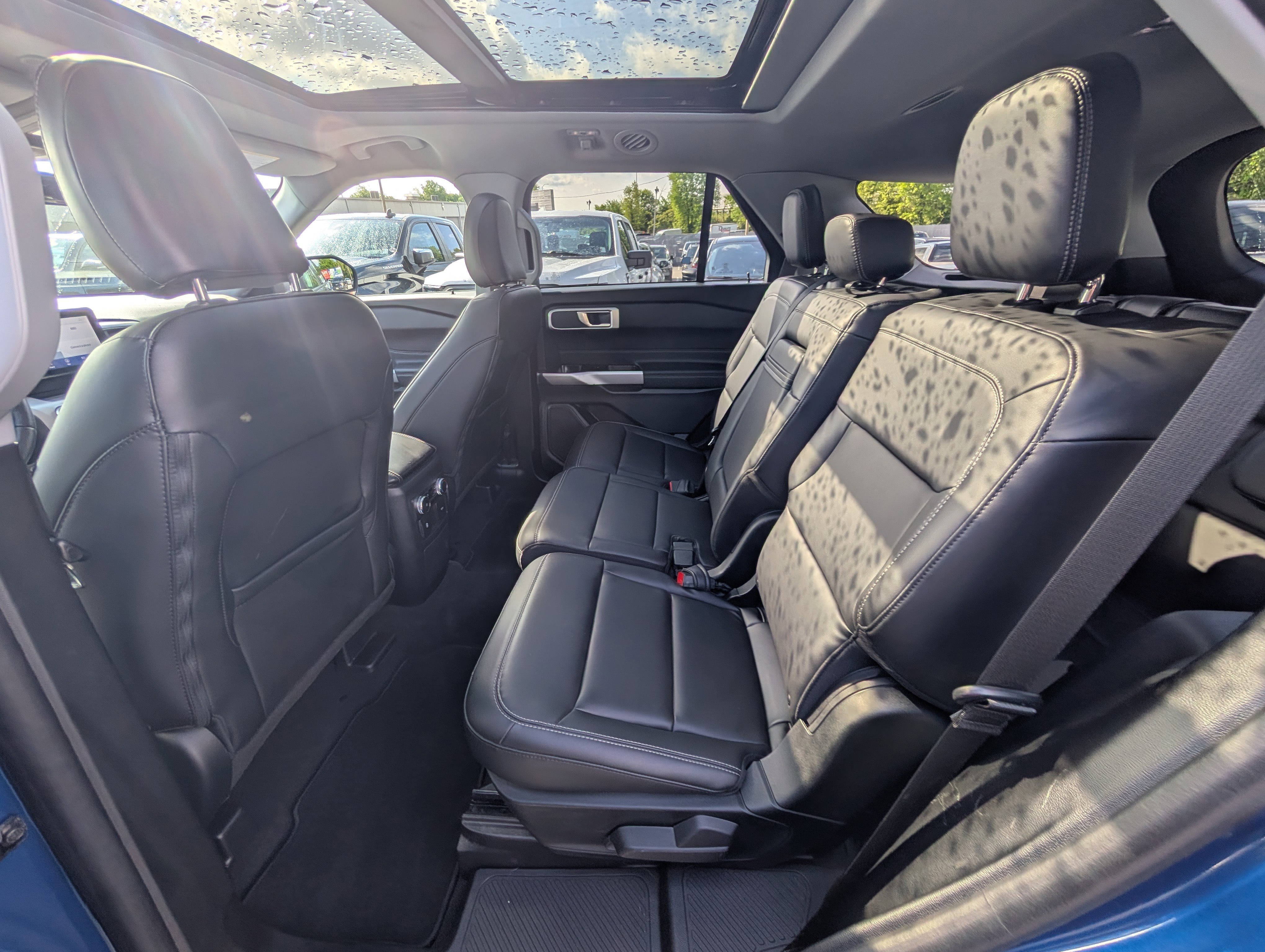 Certified 2023 Ford Explorer XLT w/ Equipment Group 202A AWD/4WD image 18