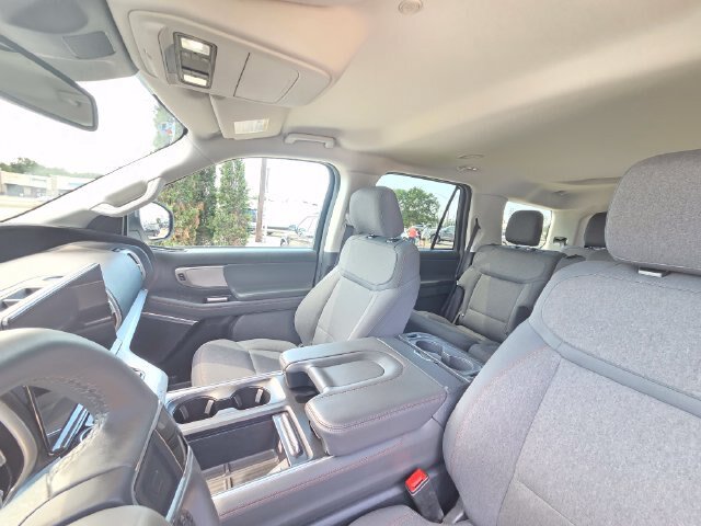 Certified 2025 Ford Expedition Active AWD/4WD image 19