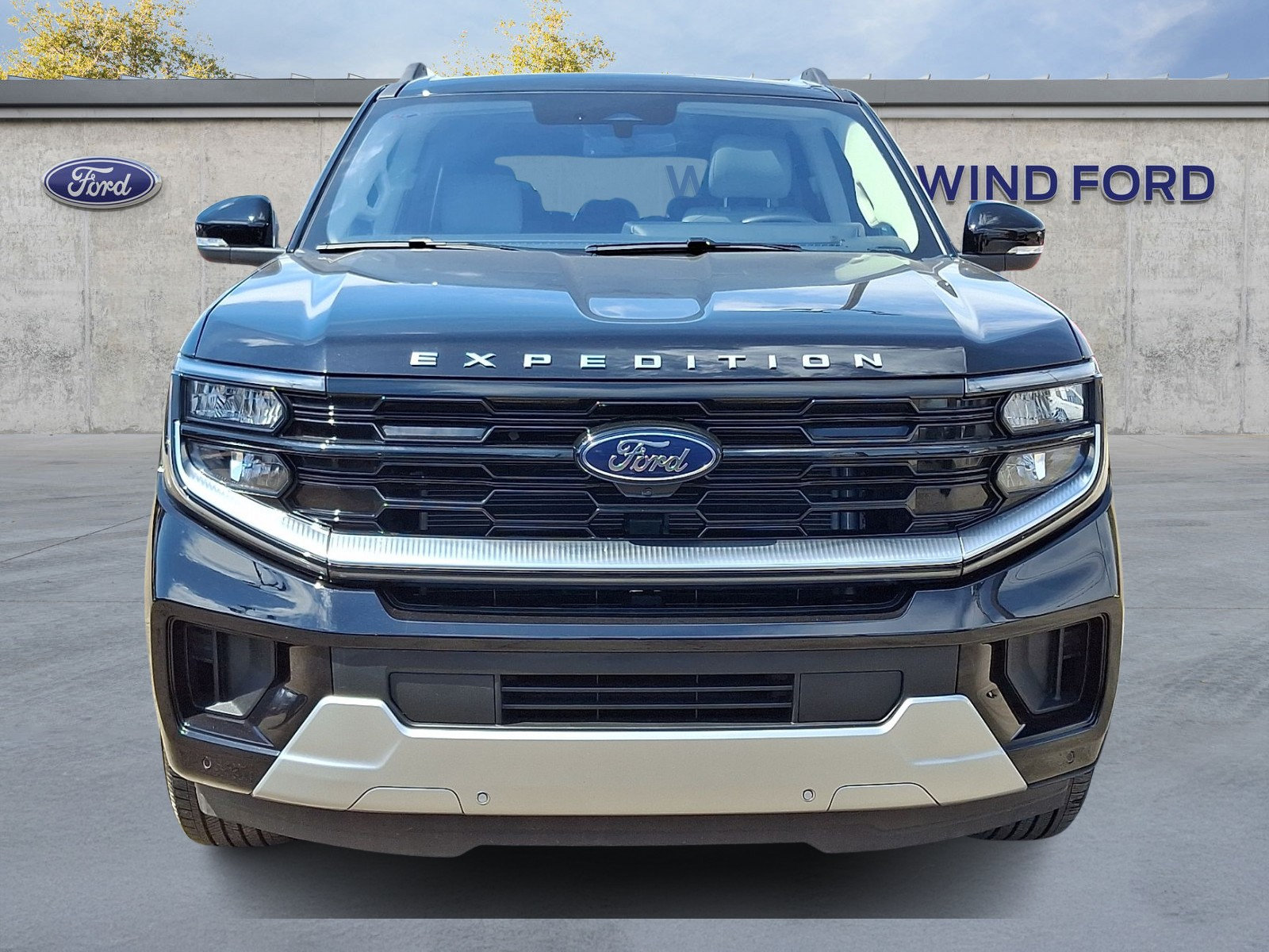 Certified 2025 Ford Expedition Platinum w/ Platinum Ultimate Package AWD/4WD image 2