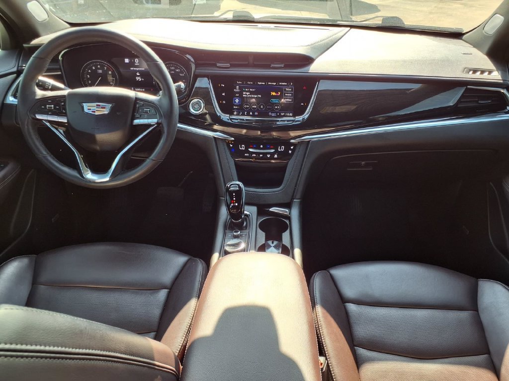 Used 2024 Cadillac XT6 Premium Luxury w/ Technology Package FWD image 9