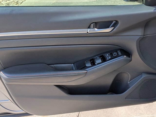 Used 2024 Nissan Altima 2.5 SR w/ SR Premium Package FWD image 12