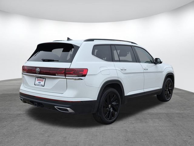 Used 2024 Volkswagen Atlas SE w/ Black Wheel Package image 4
