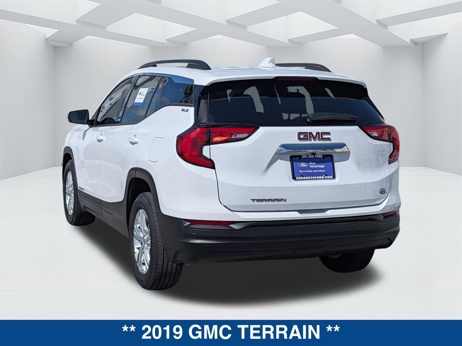 Used 2019 GMC Terrain SLE w/ Driver Convenience Package image 2