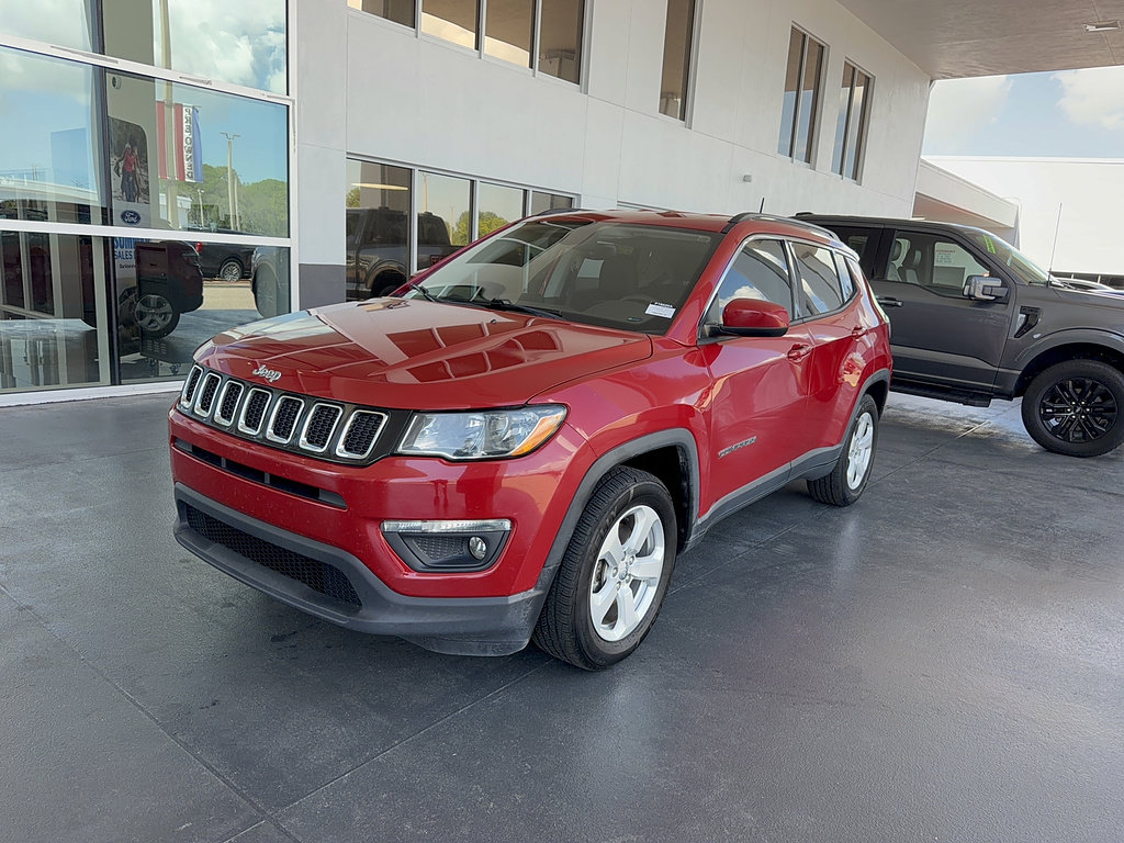 Used 2018 Jeep Compass Latitude FWD image 2