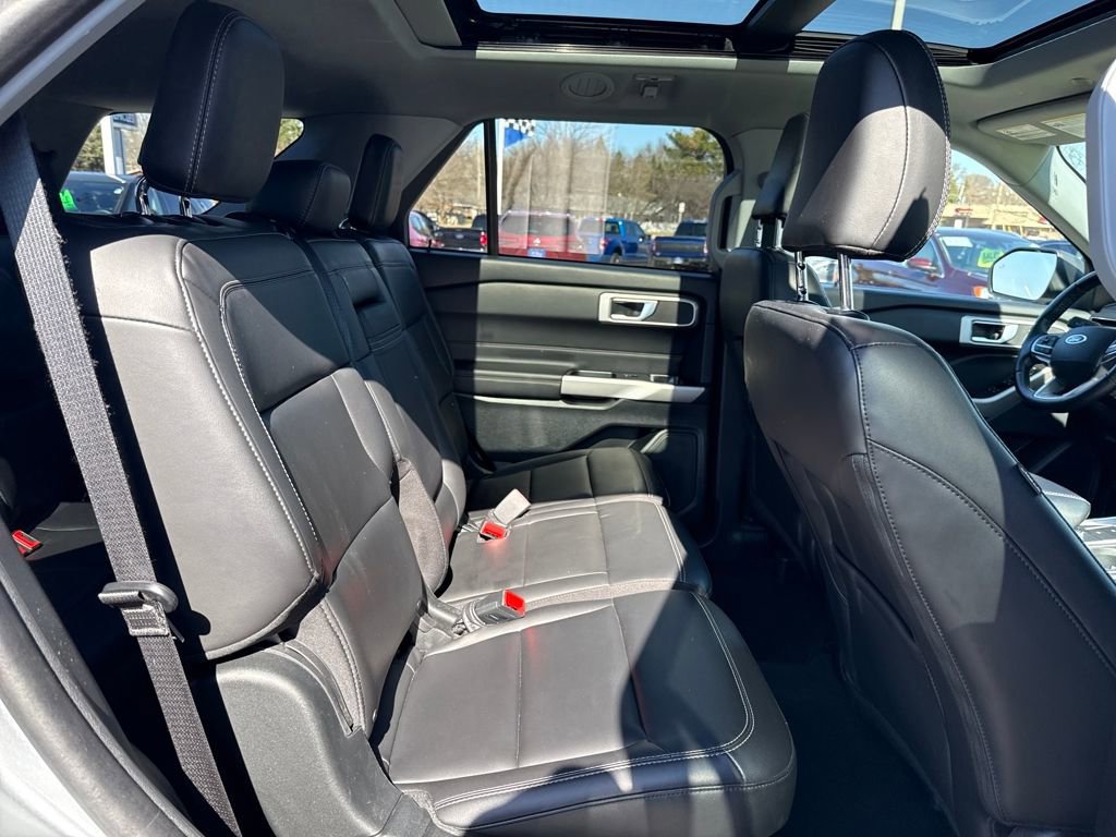 Certified 2022 Ford Explorer XLT w/ Equipment Group 202A image 10