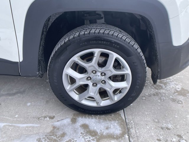 Used 2017 Jeep Renegade Latitude w/ Cold Weather Group image 11