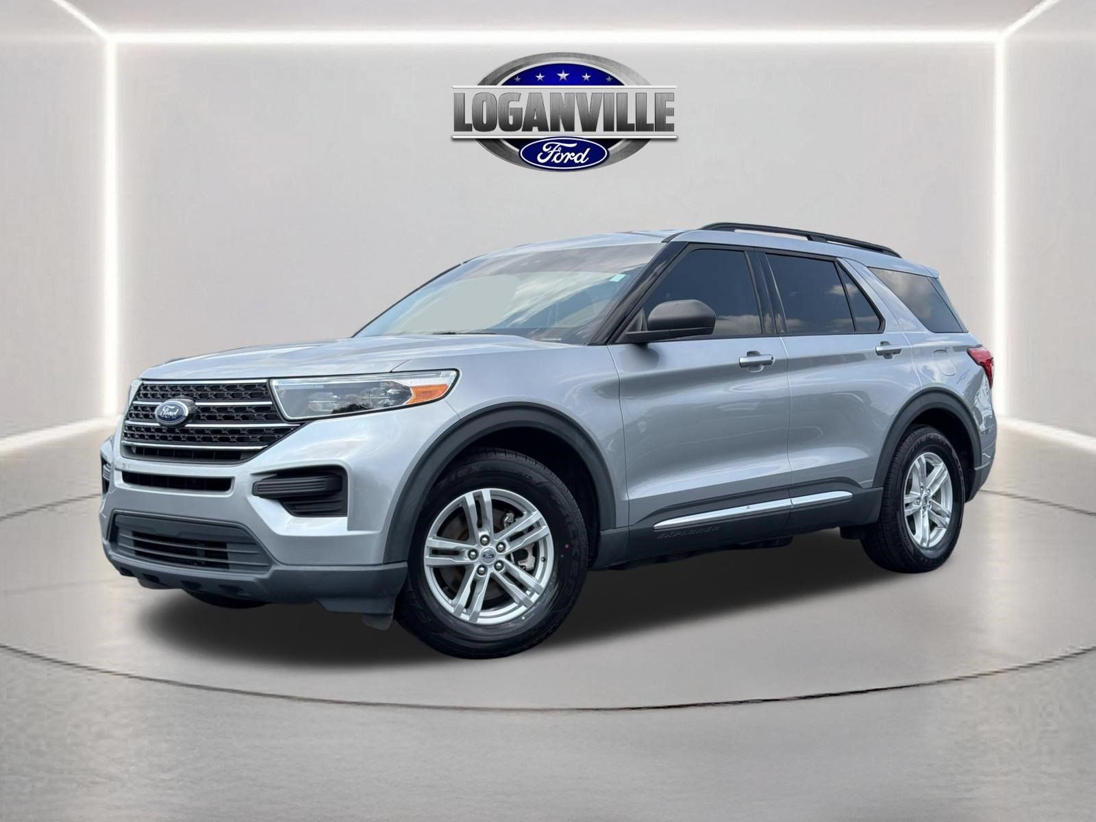 Certified 2021 Ford Explorer XLT RWD image 1