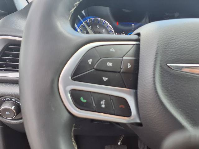 Used 2025 Chrysler Pacifica Select FWD image 7