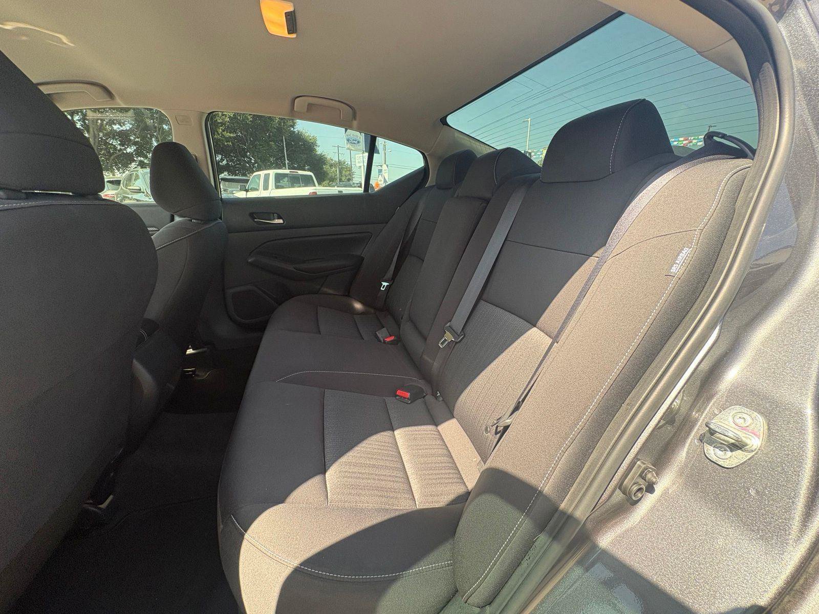 Used 2022 Nissan Altima 2.5 S FWD image 11