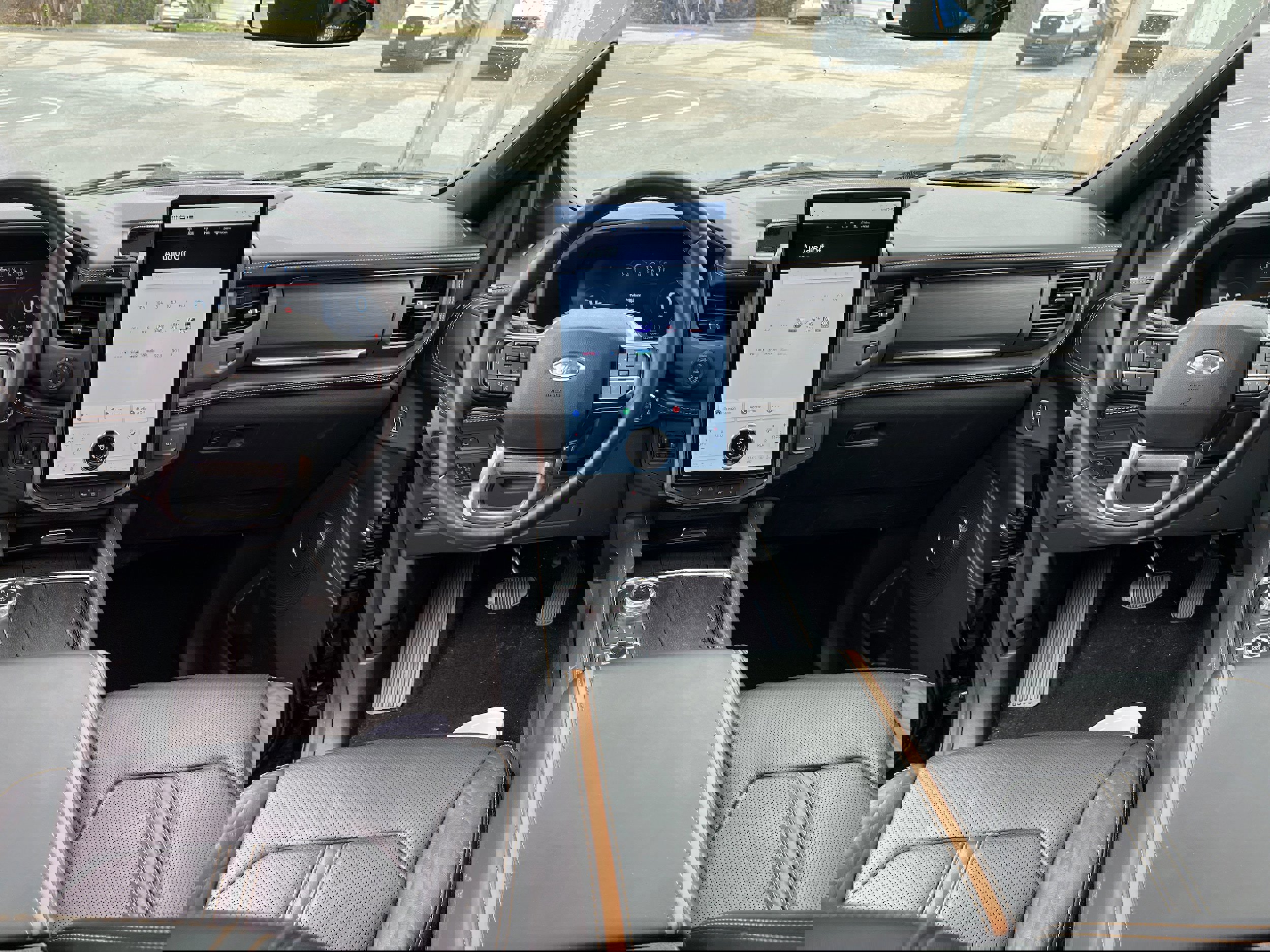 Certified 2023 Ford Expedition Max Platinum image 13