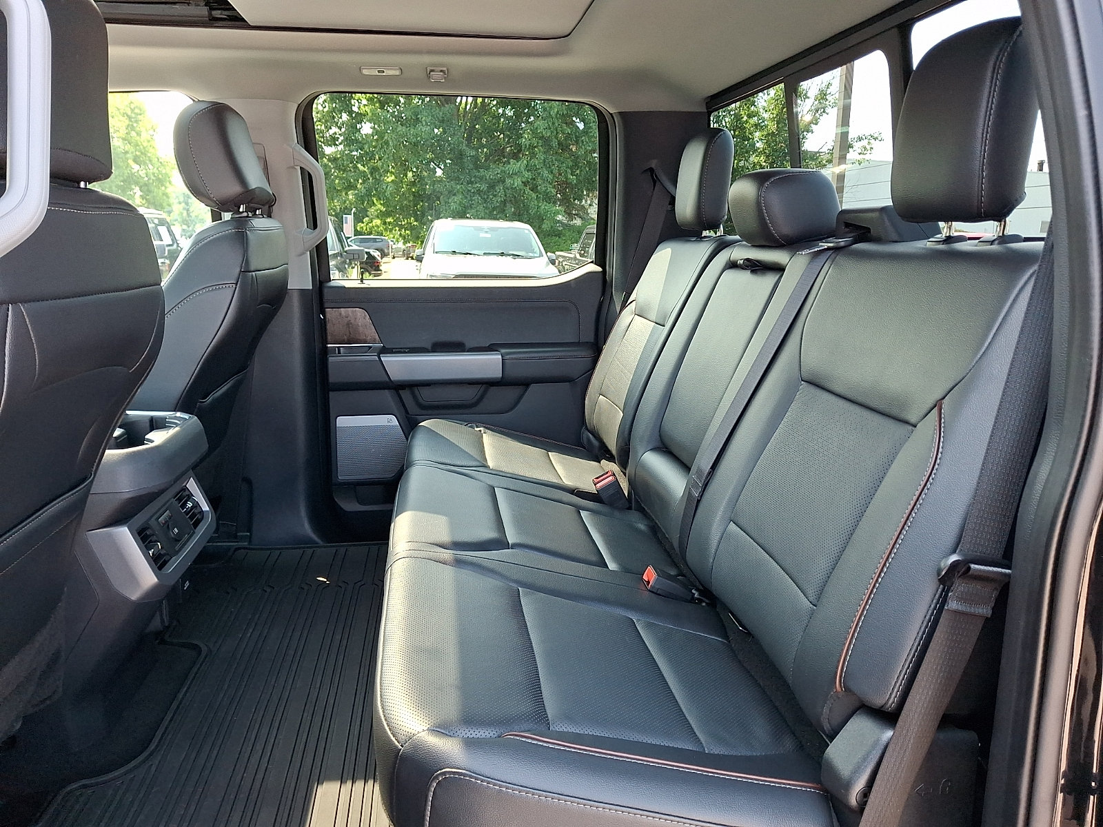 Certified 2024 Ford F250 Lariat w/ Lariat Ultimate Package AWD/4WD image 13