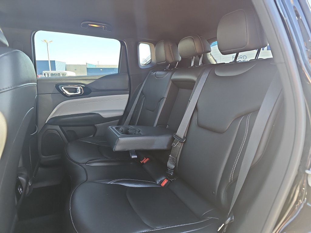 Used 2025 Jeep Compass Limited AWD/4WD image 13
