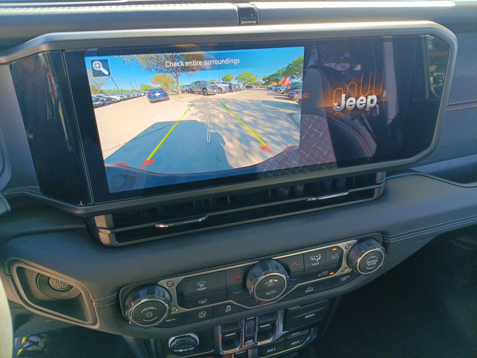 Used 2026 Jeep Gladiator Mojave AWD/4WD image 16