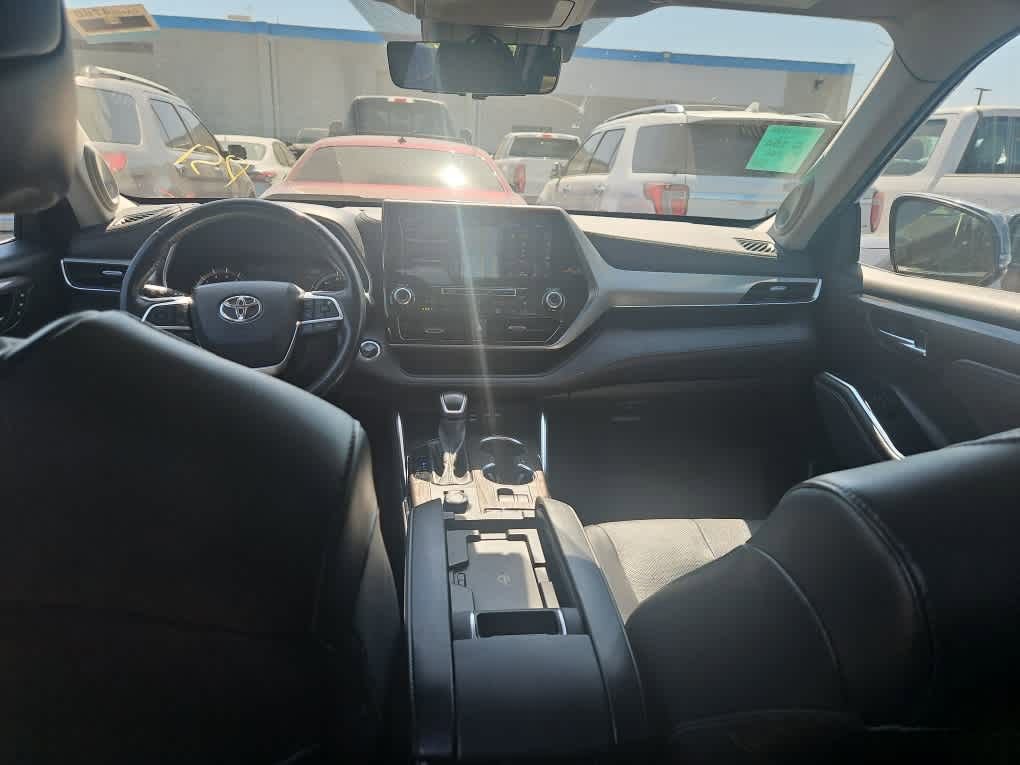 Used 2022 Toyota Highlander Platinum AWD/4WD image 11