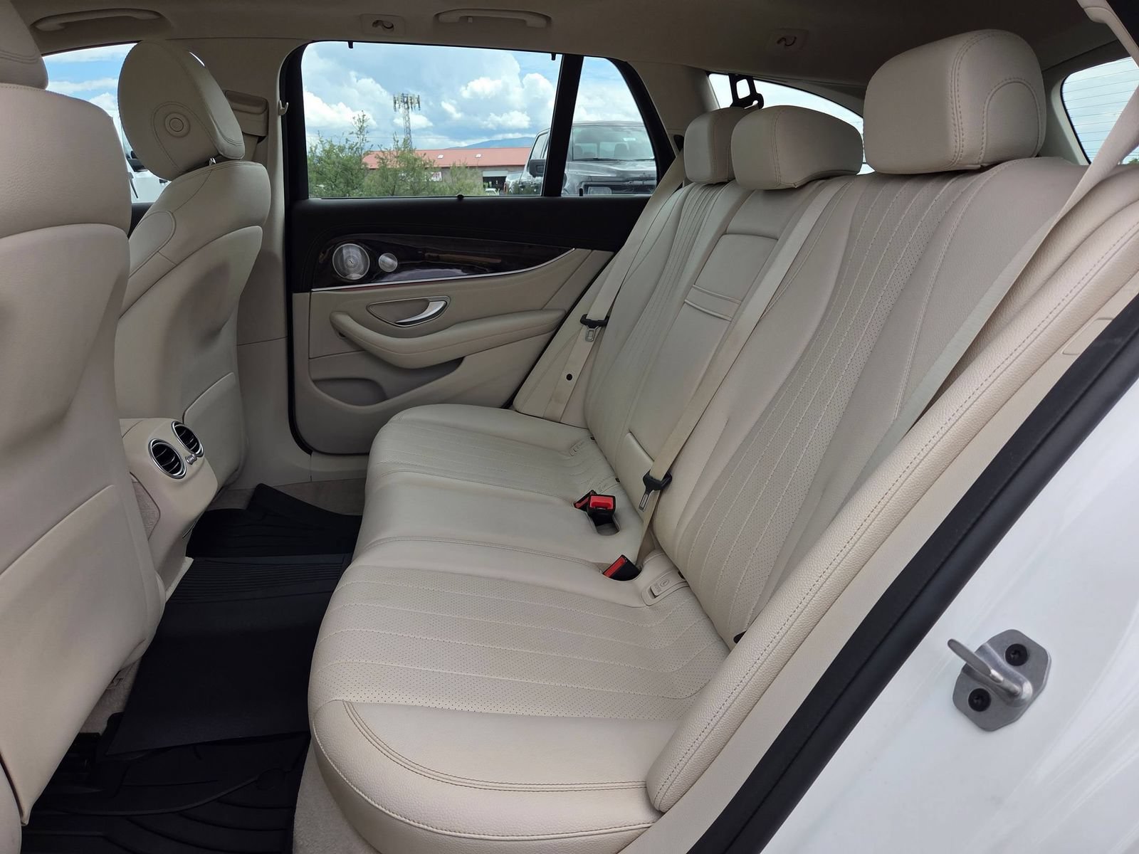 Used 2020 Mercedes-Benz E 450 4MATIC Wagon image 25