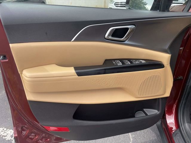 Used 2023 Kia Carnival LX FWD image 17
