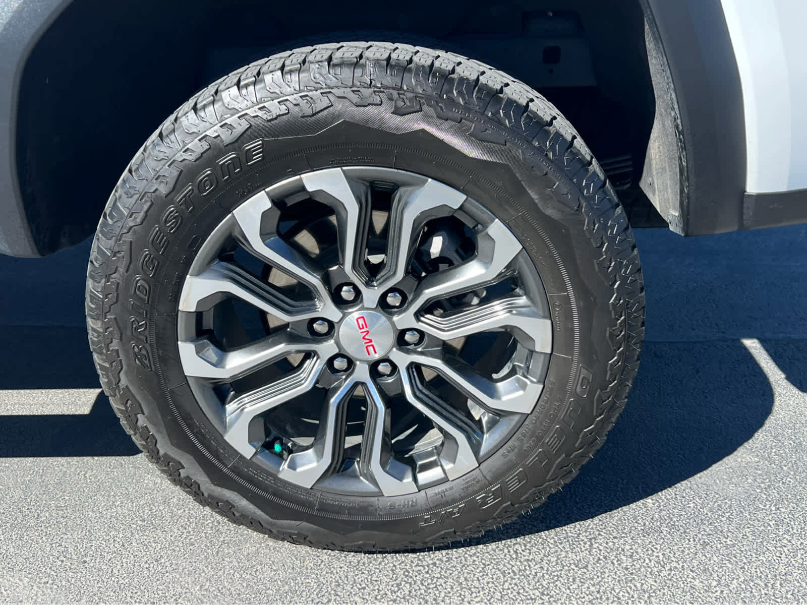 Used 2023 GMC Canyon Denali image 14