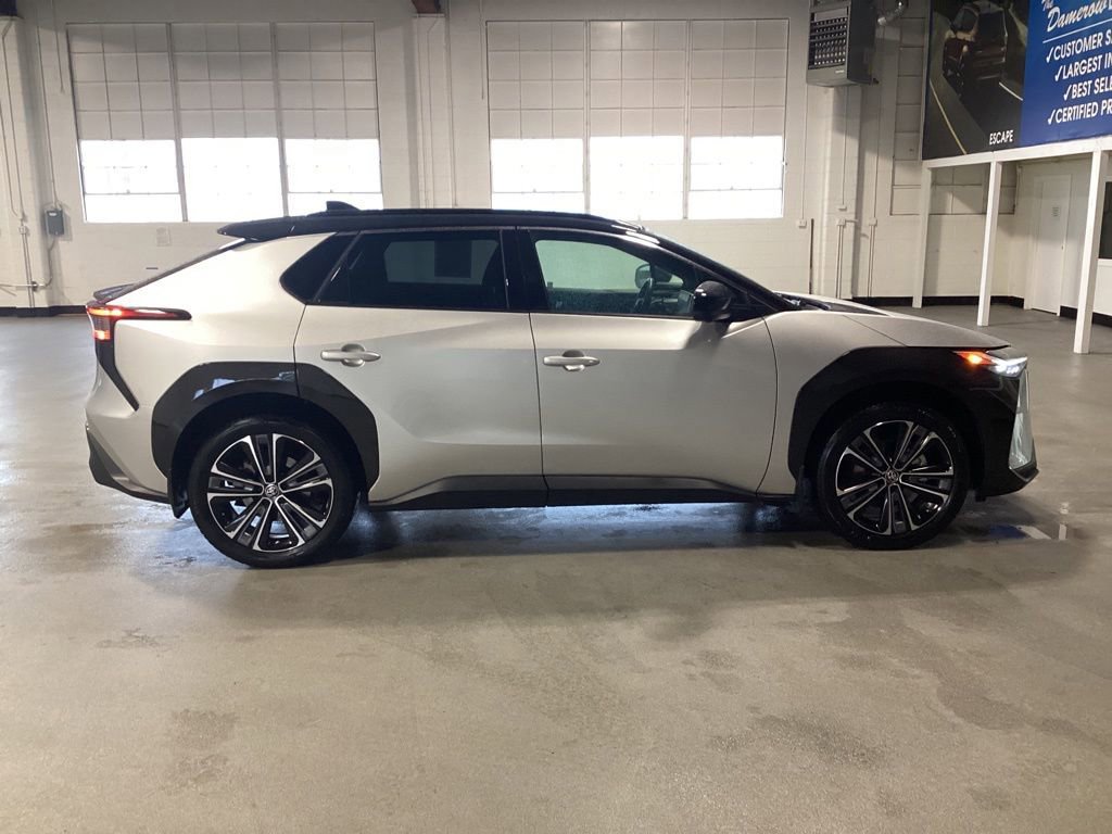 Used 2023 Toyota bZ4X AWD image 6