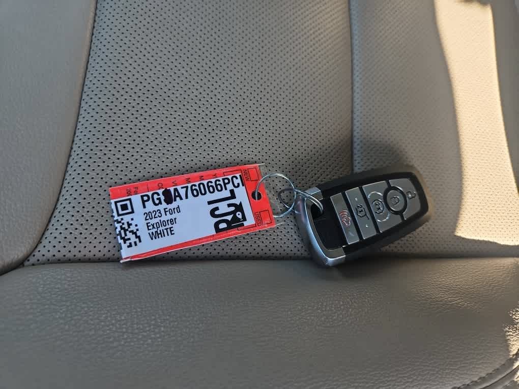 Certified 2023 Ford Explorer Limited w/ Limited Technology Package RWD image 21