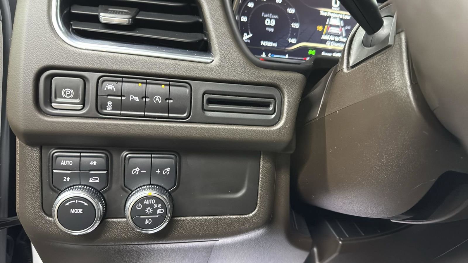 Used 2023 GMC Yukon XL SLT image 18