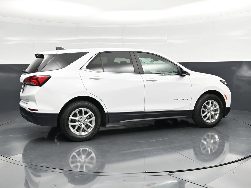 Used 2024 Chevrolet Equinox LT FWD image 2
