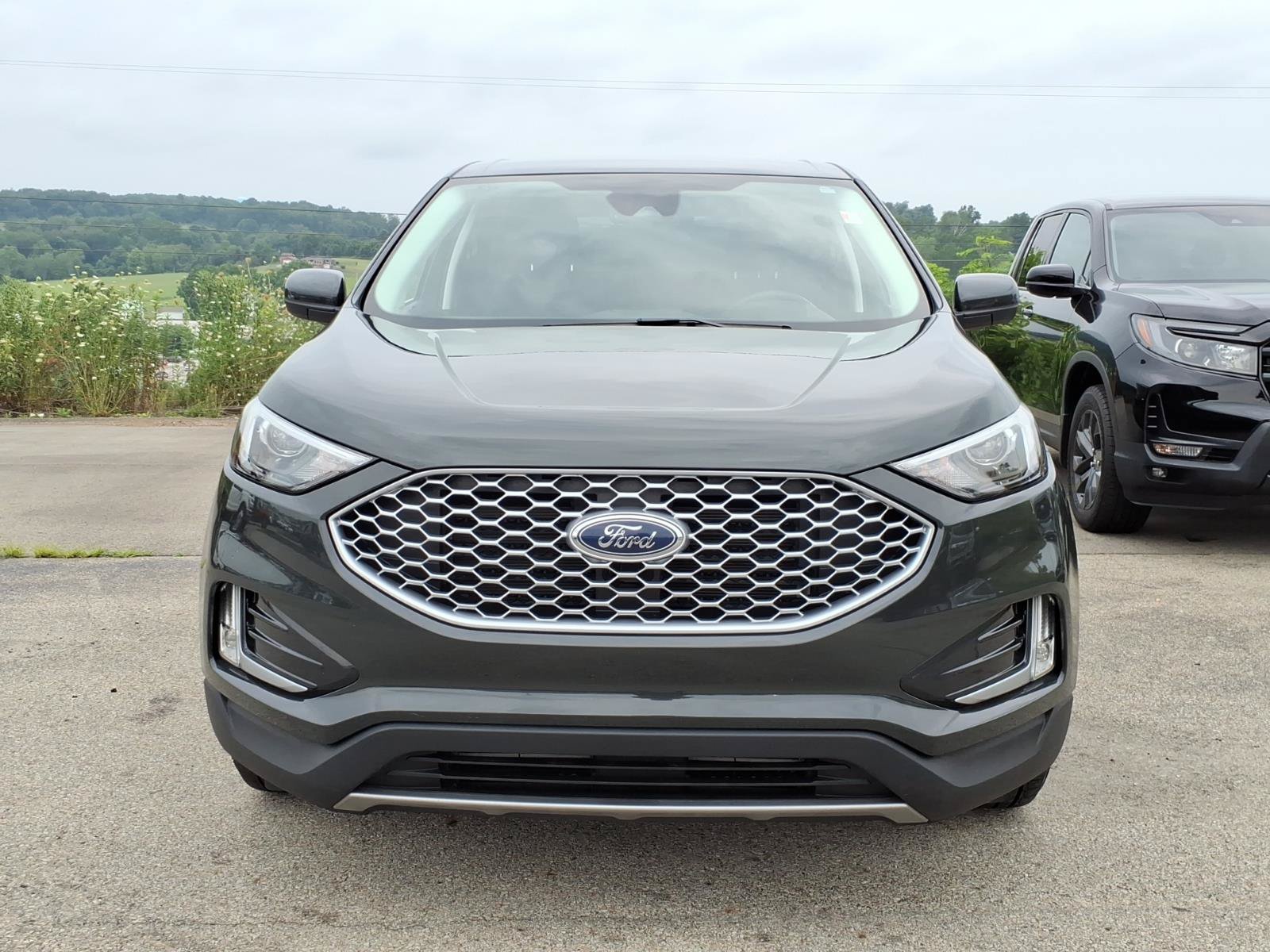 Certified 2024 Ford Edge SEL w/ Convenience Package AWD/4WD image 2