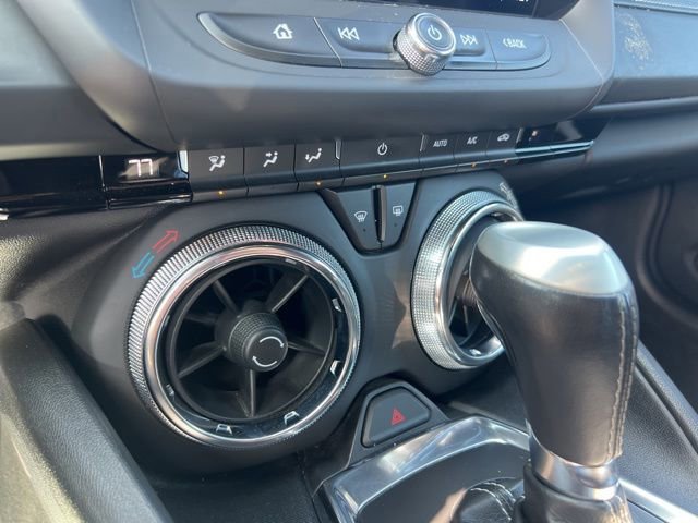 Used 2020 Chevrolet Camaro LT w/ Technology Package image 15