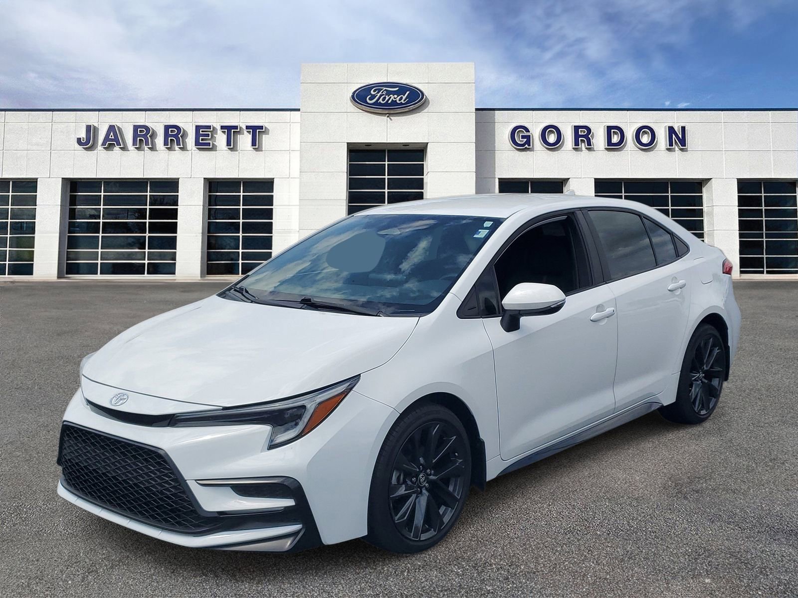 Used 2024 Toyota Corolla SE FWD image 2