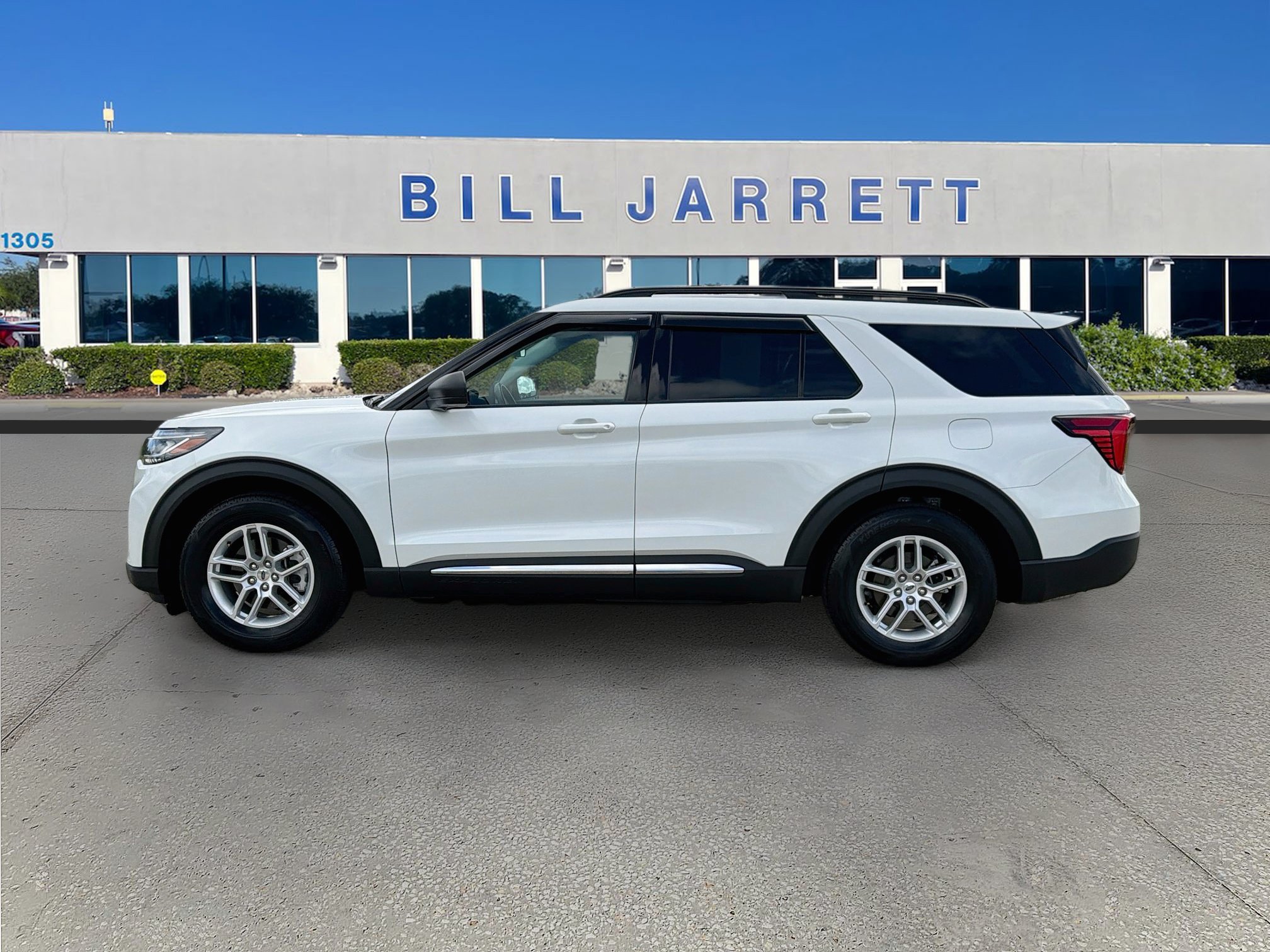 Certified 2025 Ford Explorer Active RWD image 4