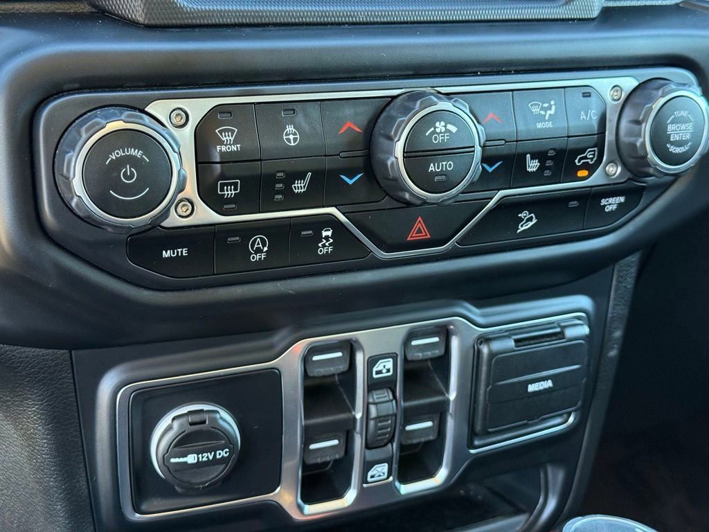 Used 2020 Jeep Wrangler Unlimited Sahara image 11