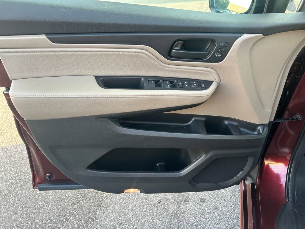 Used 2018 Honda Odyssey Touring image 12