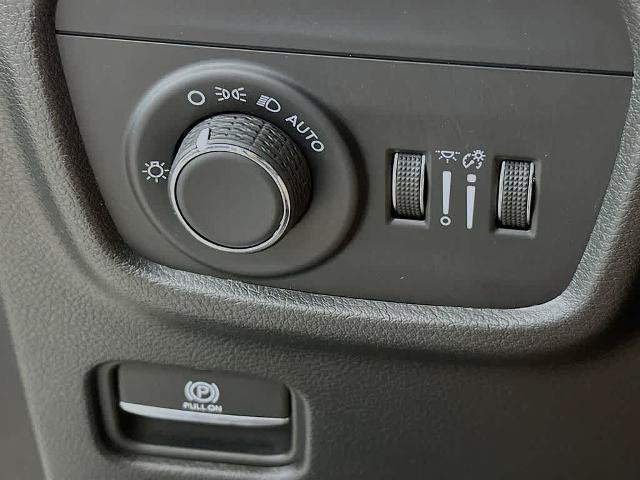 Used 2025 Jeep Grand Cherokee Altitude AWD/4WD image 27