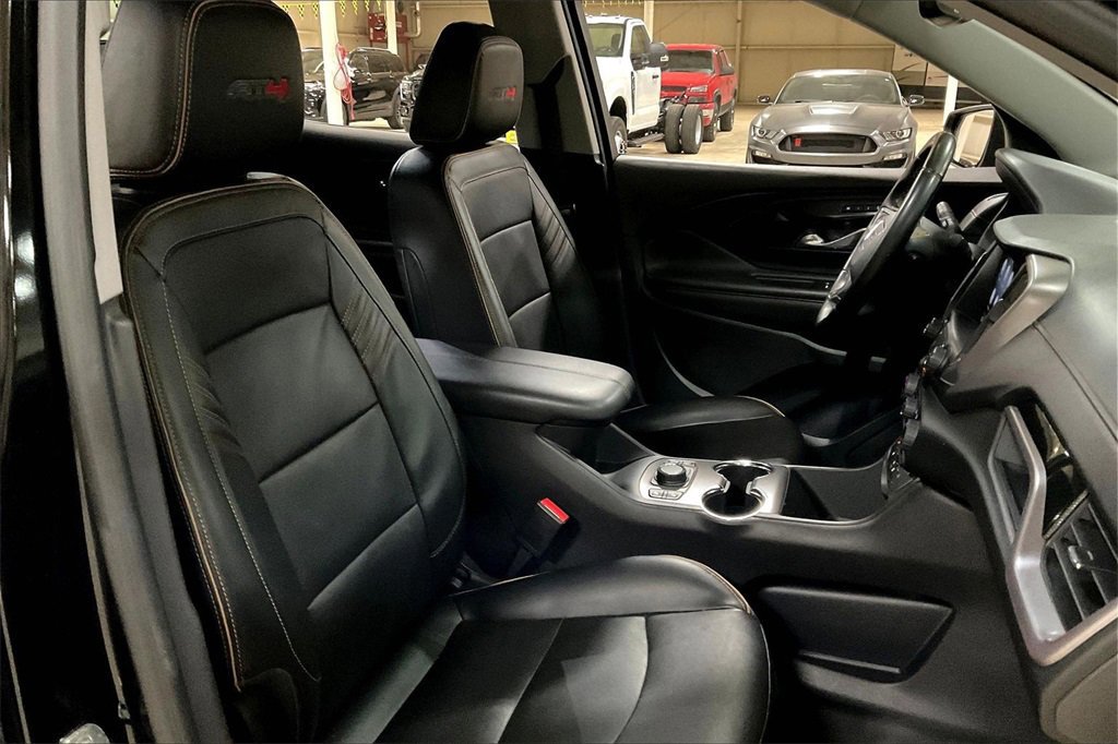 Used 2023 GMC Terrain AT4 image 9