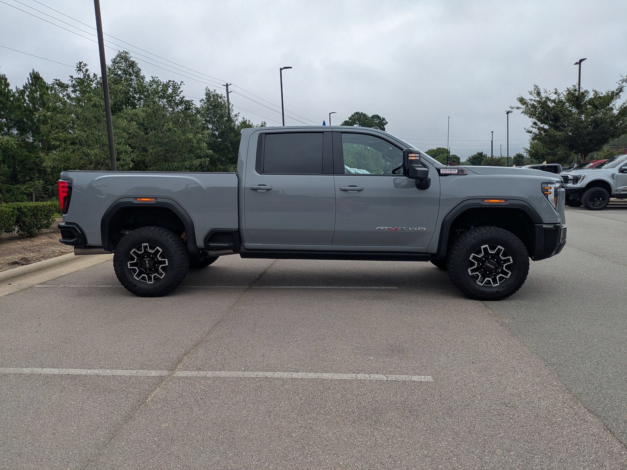 Used 2024 GMC Sierra 2500 AT4X AWD/4WD image 3