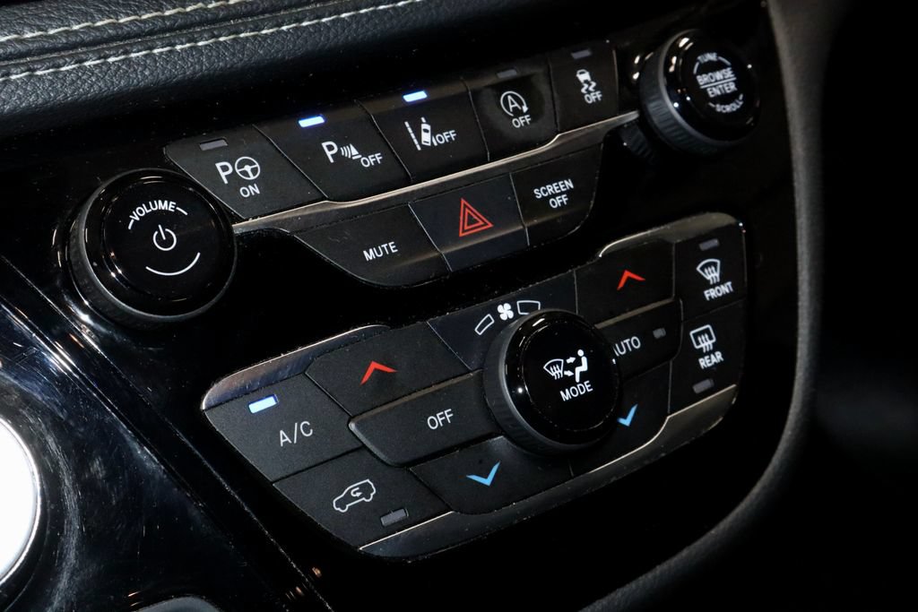Used 2025 Chrysler Pacifica Select FWD image 30