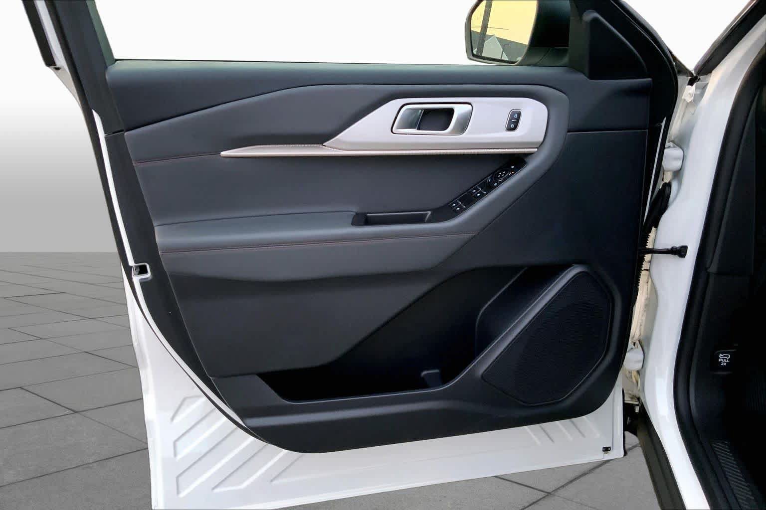 Certified 2025 Ford Explorer Active w/ Active Comfort Package RWD image 21