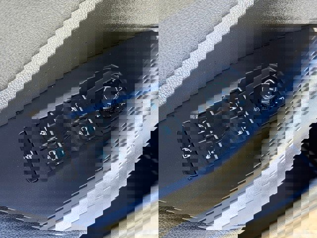 Used 2021 Volkswagen Jetta SE w/ SE Cold Weather Package image 10