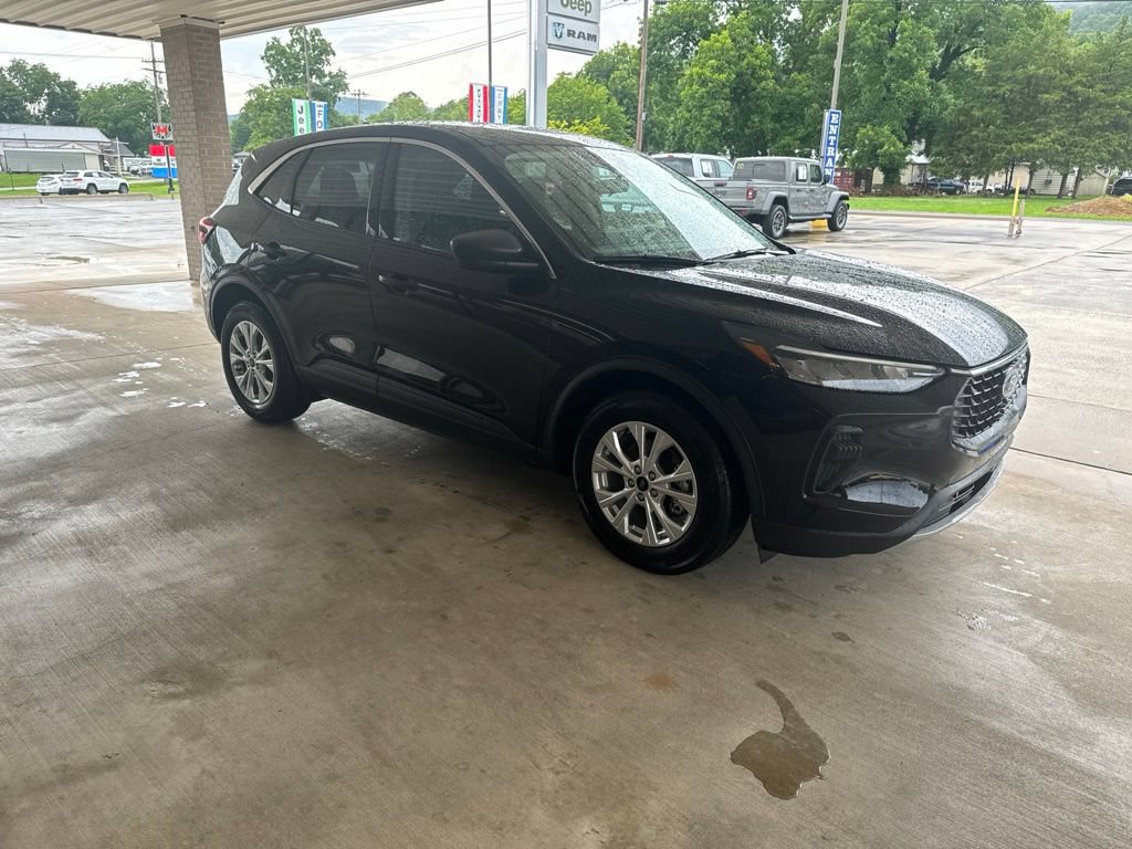 Certified 2023 Ford Escape Active w/ Tech Pack #1 FWD image 3