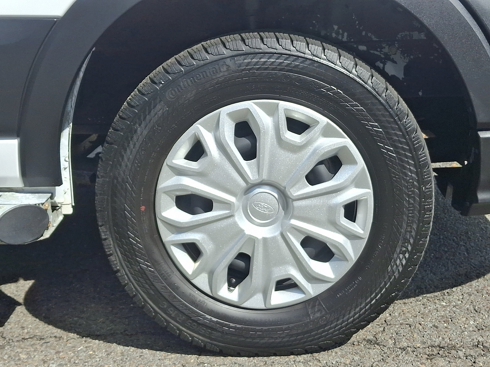 Certified 2025 Ford Transit 250 Low Roof w/ Exterior Upgrade Package RWD image 9