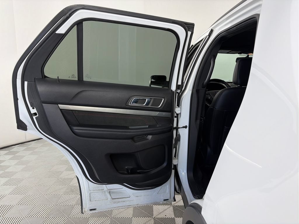Certified 2018 Ford Explorer XLT w/ Equipment Group 202A AWD/4WD image 12